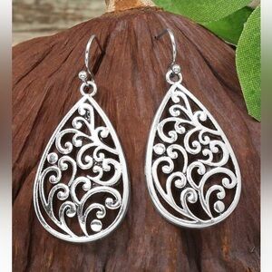 Vintage Style Antique Silver Geometric Hollow Out Drop Dangle Earrings